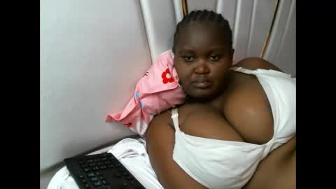 lunabloom01 online show from September 14, 2025, 3:16 am