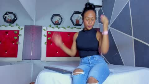 Snapshot of lunabroonks chatting on February 4, 2026, 8:25 pm Luna online show from February 4, 2026, 8:25 pm