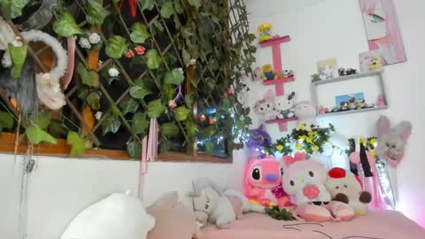 lunacristal_moon online show from January 3, 2025, 7:39 pm