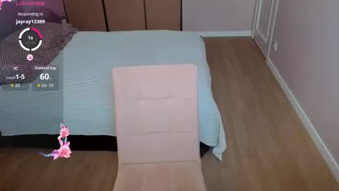 Snapshot of lunacurlys chatting on February 20, 2026, 11:22 am lunacurlys online show from February 20, 2026, 11:22 am