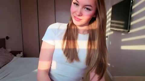 lunacurlys online show from March 5, 2026, 11:50 am