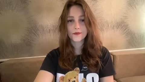 lunafeather online show from March 8, 2026, 5:44 am