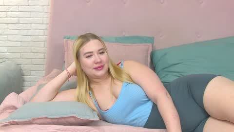 Snapshot of lunahouston chatting on January 13, 2025, 1:13 am LunaHouston online show from January 13, 2025, 1:13 am