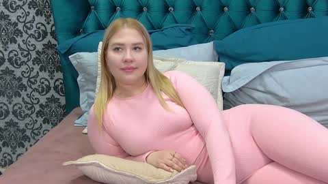 Snapshot of lunahouston chatting on January 31, 2025, 2:04 am LunaHouston online show from January 31, 2025, 2:04 am