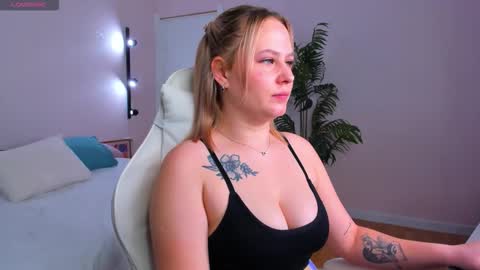 Snapshot of lunakown chatting on March 4, 2026, 9:26 am Varvara online show from March 4, 2026, 9:26 am