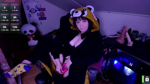 Snapshot of lunalaneee chatting on October 21, 2025, 3:51 am Luna online show from October 21, 2025, 3:51 am