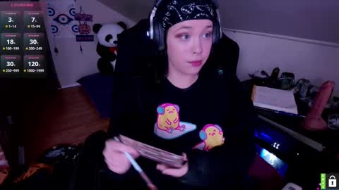 Snapshot of lunalaneee chatting on October 24, 2025, 5:04 am Luna online show from October 24, 2025, 5:04 am