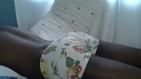 lunalove22_ online show from October 31, 2025, 4:35 am