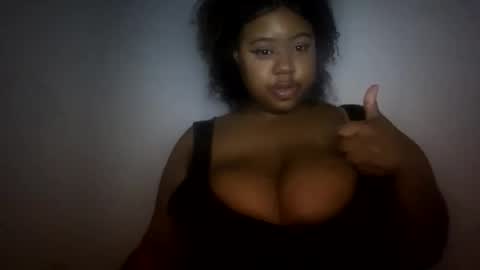 lunamoth00 online show from February 7, 2026, 12:36 am