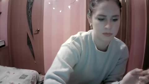 lunamystique_ online show from January 28, 2025, 11:28 pm