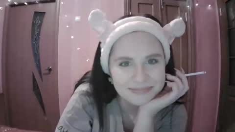 lunamystique_ online show from February 5, 2025, 9:18 pm