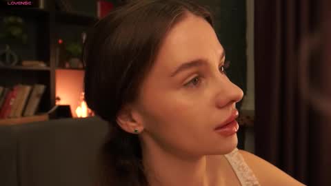 lunaolivia_ online show from October 1, 2025, 12:44 pm