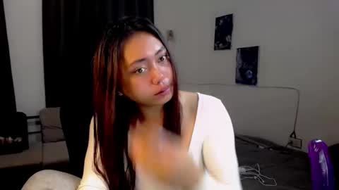 Luna online show from April 23, 2026, 6:32 pm