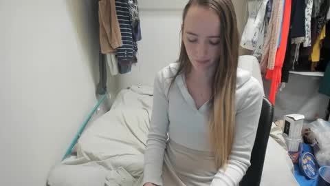 Snapshot of lunapixie2020 chatting on December 30, 2024, 9:59 am lunapixie2020 online show from December 30, 2024, 9:59 am