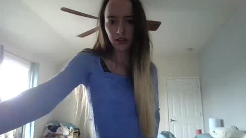 Snapshot of lunapixie2020 chatting on February 22, 2025, 5:57 pm lunapixie2020 online show from February 22, 2025, 5:57 pm