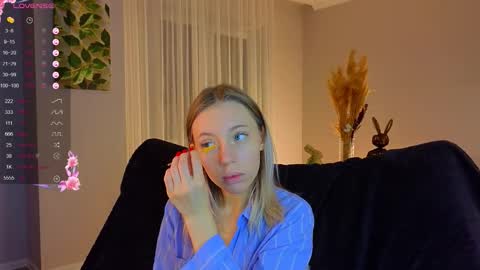 Kelly online show from November 22, 2025, 2:38 pm