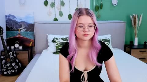 lunariafox online show from March 29, 2026, 2:39 pm