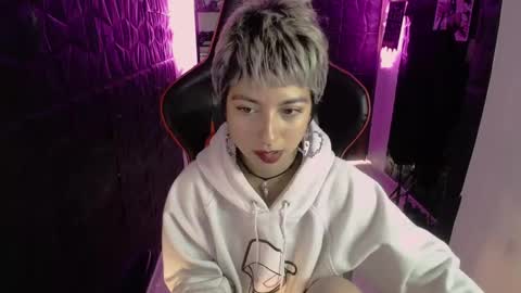 lunarichy online show from February 23, 2026, 7:44 pm