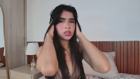 Luna Rousse online show from April 7, 2026, 3:18 am