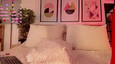 Luna Ruso  online show from March 5, 2026, 7:54 pm