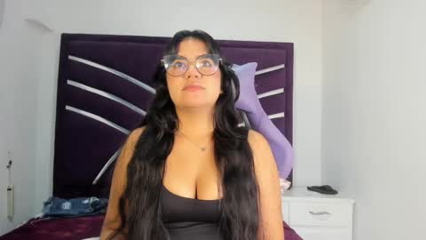 lunascarleht online show from February 17, 2026, 1:51 pm