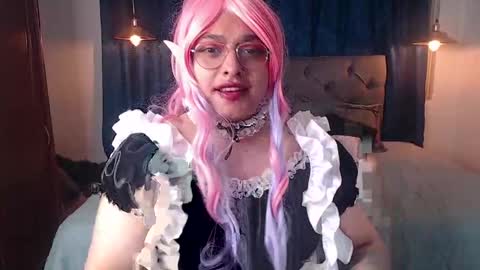 lunasnow__ online show from April 15, 2026, 4:03 pm