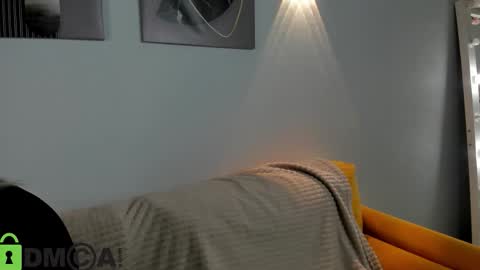 LunasShine online show from March 3, 2026, 4:07 am