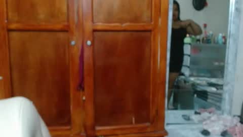 Snapshot of lunaticccccc chatting on October 27, 2025, 4:33 pm Luna follow me on Instagram online show from October 27, 2025, 4:33 pm