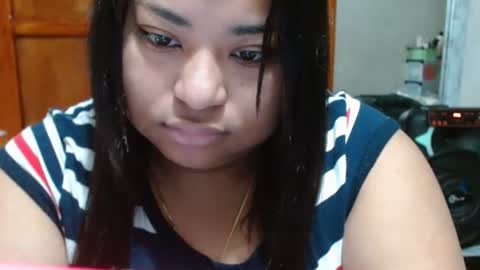 Snapshot of lunaticccccc chatting on November 5, 2025, 5:02 pm Luna follow me on Instagram online show from November 5, 2025, 5:02 pm