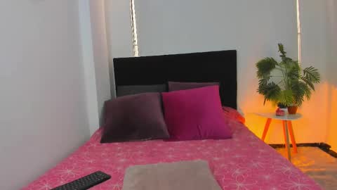 lunavelvet7 online show from September 22, 2025, 3:25 pm