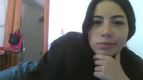 lunavelvettt online show from January 7, 2026, 6:43 pm