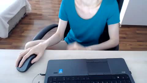 Snapshot of lunavibe_ chatting on June 13, 2026, 11:52 am lunavibe_ online show from June 13, 2026, 11:52 am