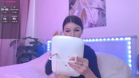 Veronica online show from November 16, 2025, 9:48 am