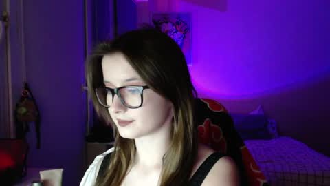 LunaXcherry online show from April 16, 2026, 6:19 pm