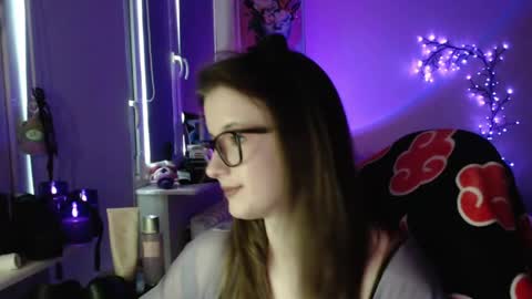 LunaXcherry online show from May 7, 2026, 5:18 pm