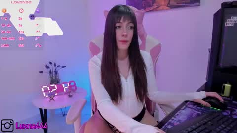   online show from November 21, 2025, 7:56 pm