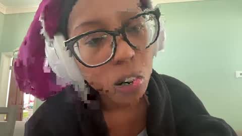 lunchboxgirl online show from October 7, 2025, 2:47 pm