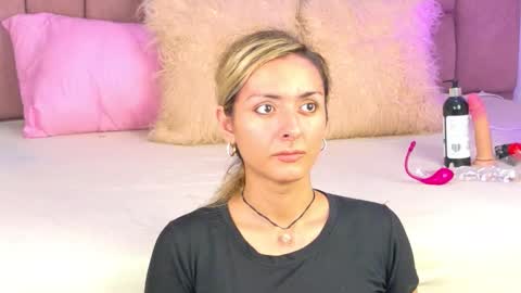 lunitadiva online show from December 4, 2025, 7:44 pm