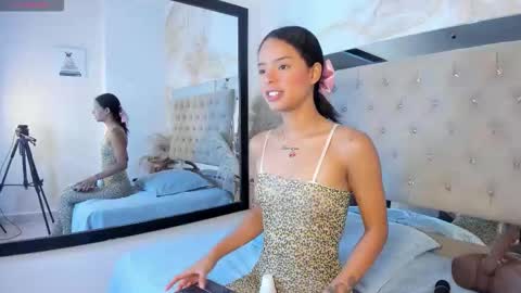 lunna__tylor online show from November 18, 2025, 3:23 am