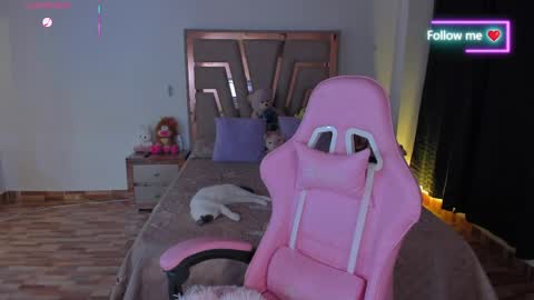 LUNA ROSE online show from April 1, 2026, 4:24 am