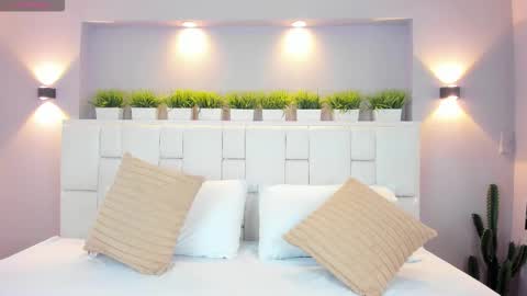 L U N N A online show from December 18, 2025, 4:18 am