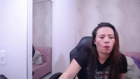 Snapshot of lunnadoll chatting on March 11, 2025, 2:54 am Katty what ever do you want on my pv is for extra tokens minimi 250 tks ty u for understand online show from March 11, 2025, 2:54 am