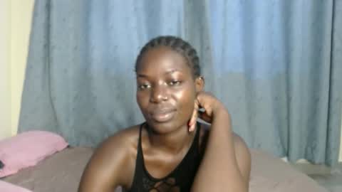 Snapshot of luo_queen chatting on October 8, 2025, 11:19 am luo_queen online show from October 8, 2025, 11:19 am