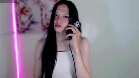 Maxie online show from November 9, 2025, 3:10 pm