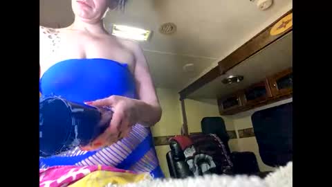 Snapshot of lushuslucy chatting on February 18, 2025, 12:48 am Kikithebaee online show from February 18, 2025, 12:48 am
