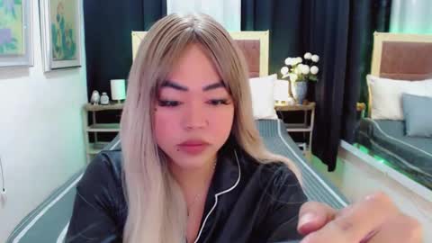 Snapshot of lustfuloffendertrina chatting on January 13, 2025, 8:15 pm Trina online show from January 13, 2025, 8:15 pm