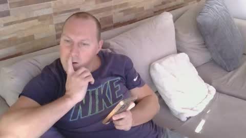 lustonfan online show from May 11, 2026, 1:28 pm