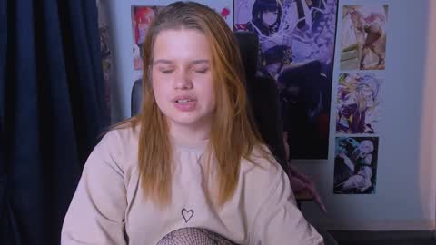 lusy_puff online show from January 8, 2025, 1:31 pm