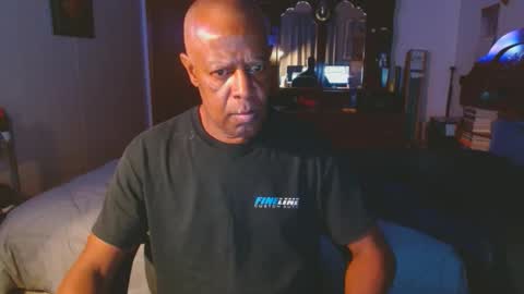 luv2edge55 online show from December 1, 2025, 9:36 am