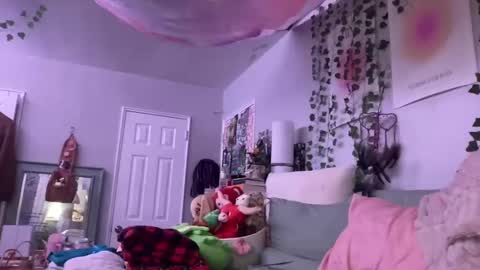 luvkoko online show from October 7, 2025, 6:21 am